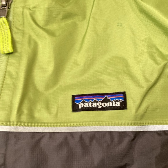 Patagonia rain jacket, boys size 12 - Picture 2 of 10